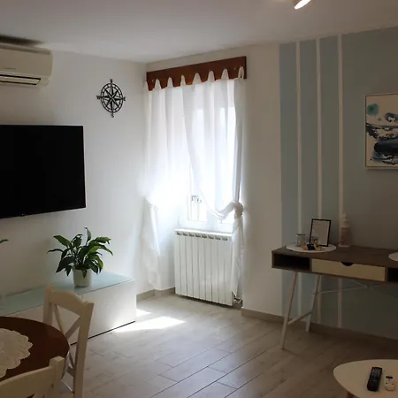 South Apartment *