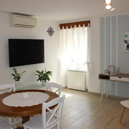 South Apartment *